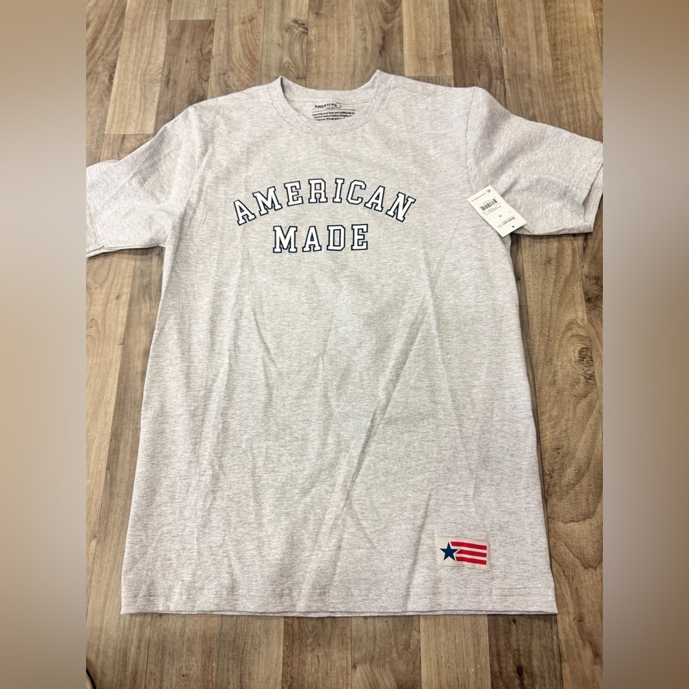 NWT American Made Flag Collection‎ T-Shirt Men’s Medium Light Gray Patriotic Tee